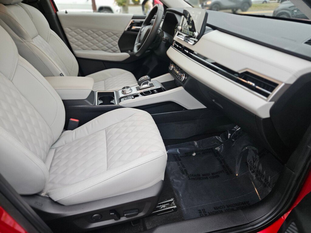 Used 2023 Mitsubishi Outlander SEL image 11