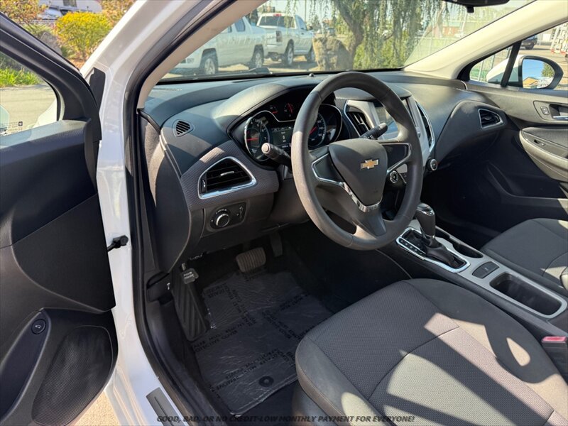Used 2017 Chevrolet Cruze LS FWD image 10