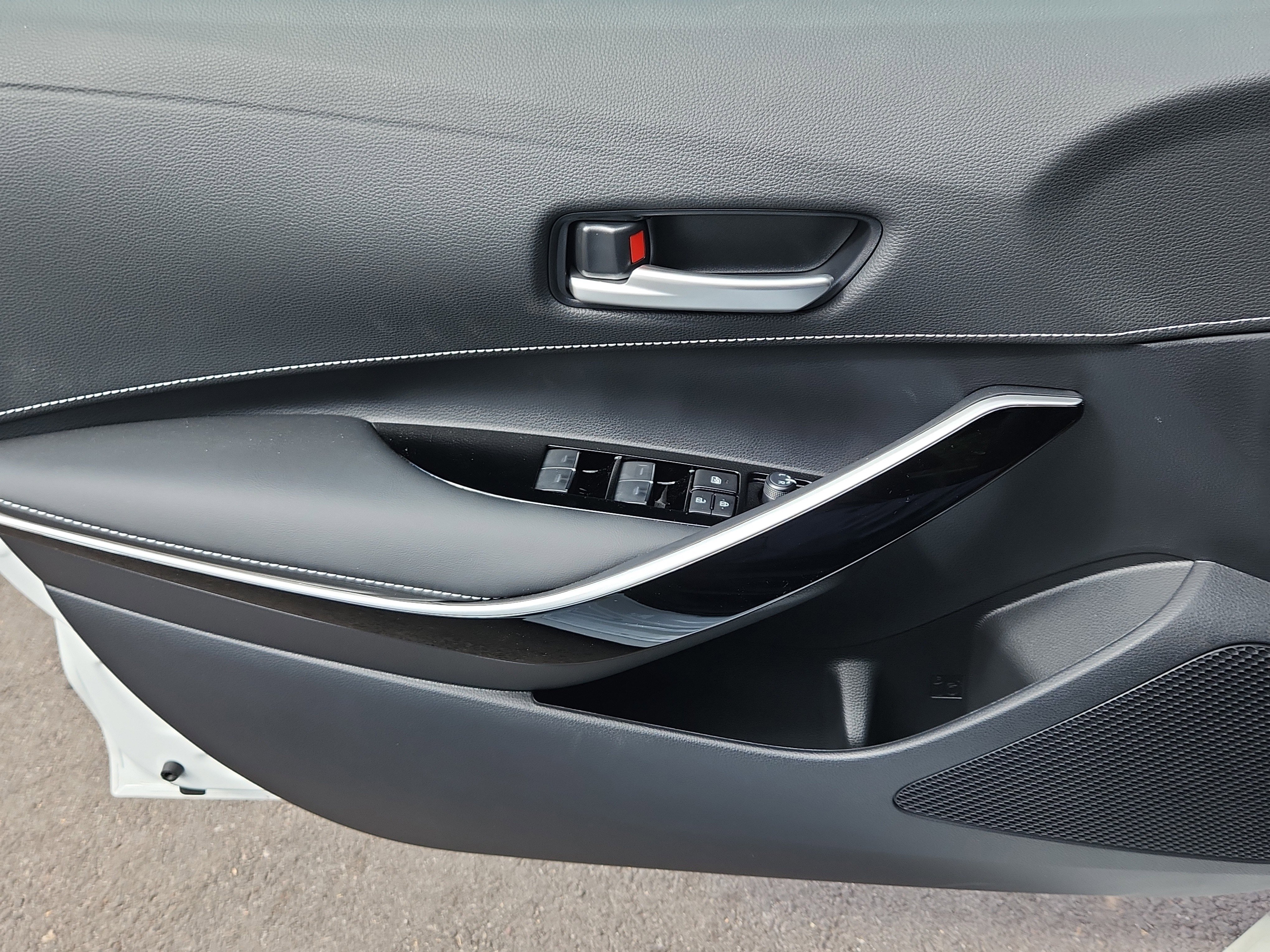 Certified 2025 Toyota Corolla XSE image 6