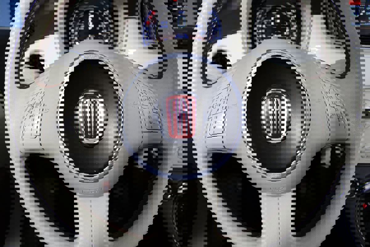 Used 2019 FIAT 500 Lounge image 14