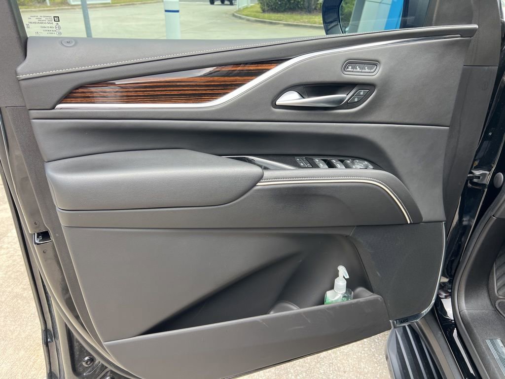 Used 2023 Cadillac Escalade Premium Luxury RWD image 7