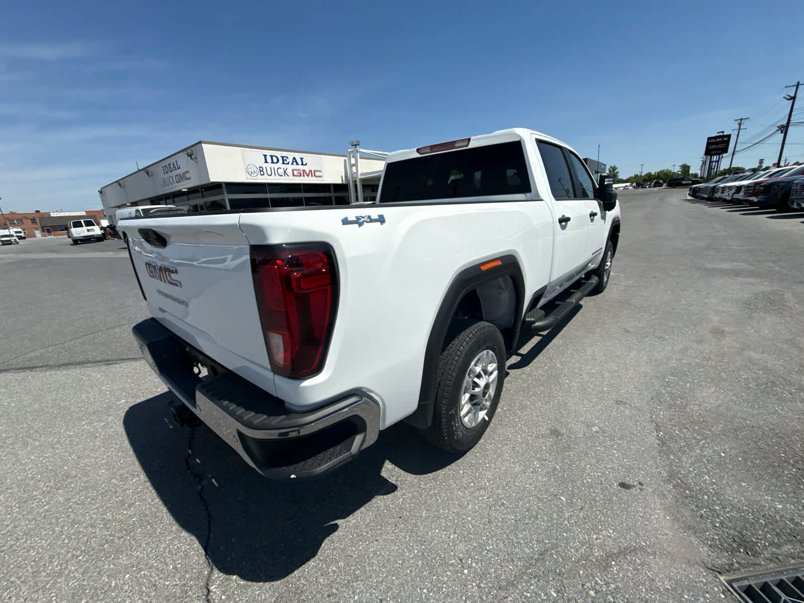 New 2026 GMC Sierra 2500 Pro w/ 1SA Pro Safety Plus Package AWD/4WD image 17