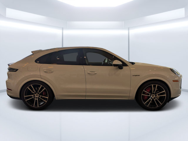 Used 2025 Porsche Cayenne Turbo AWD/4WD image 2