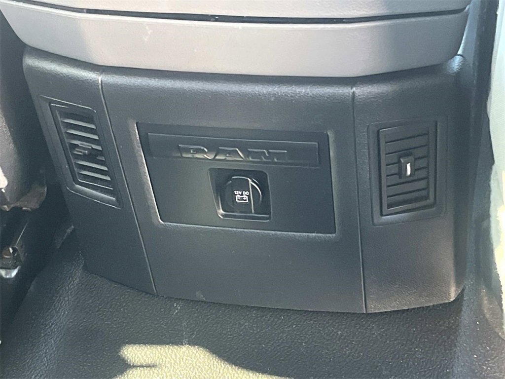 Used 2017 RAM 2500 SLT w/ Luxury Group image 17