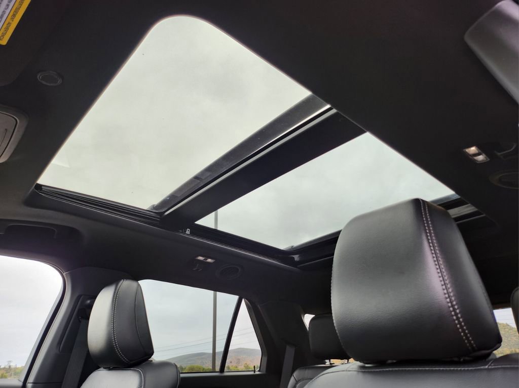 Used 2020 Ford Explorer XLT w/ Equipment Group 202A image 23