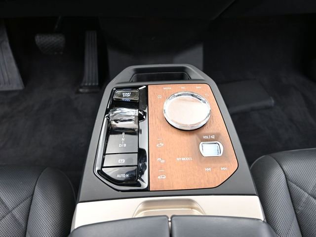 Used 2023 BMW iX xDrive50 w/ Premium Package image 16