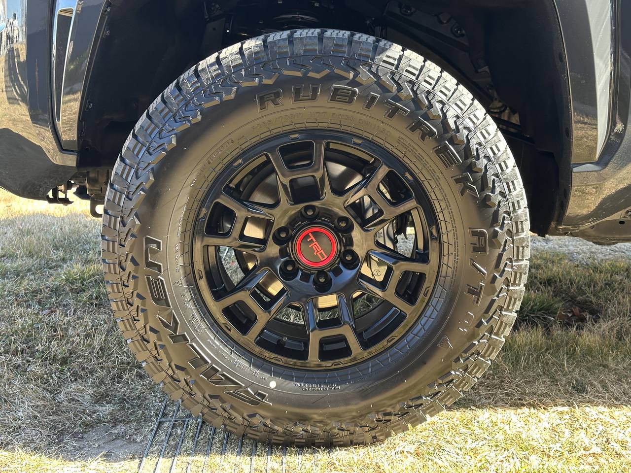 Used 2025 Toyota Tacoma SR5 AWD/4WD image 14