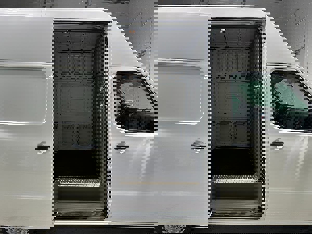 Used 2021 Nissan NV 2500 S image 8