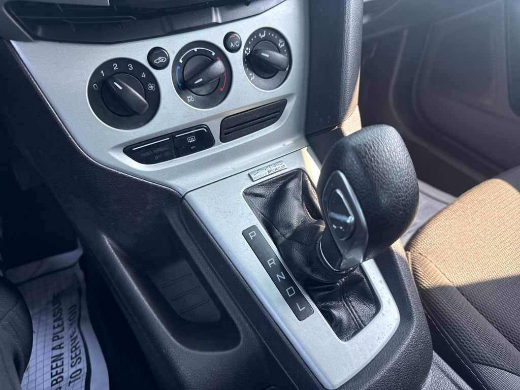 Used 2014 Ford Focus SE FWD image 38