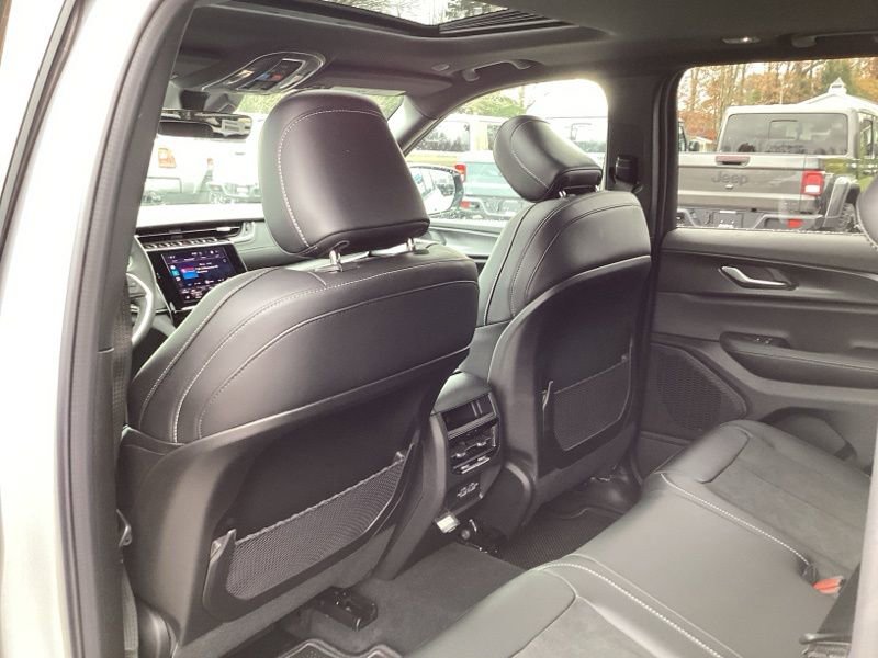 New 2025 Jeep Grand Cherokee Altitude AWD/4WD image 22