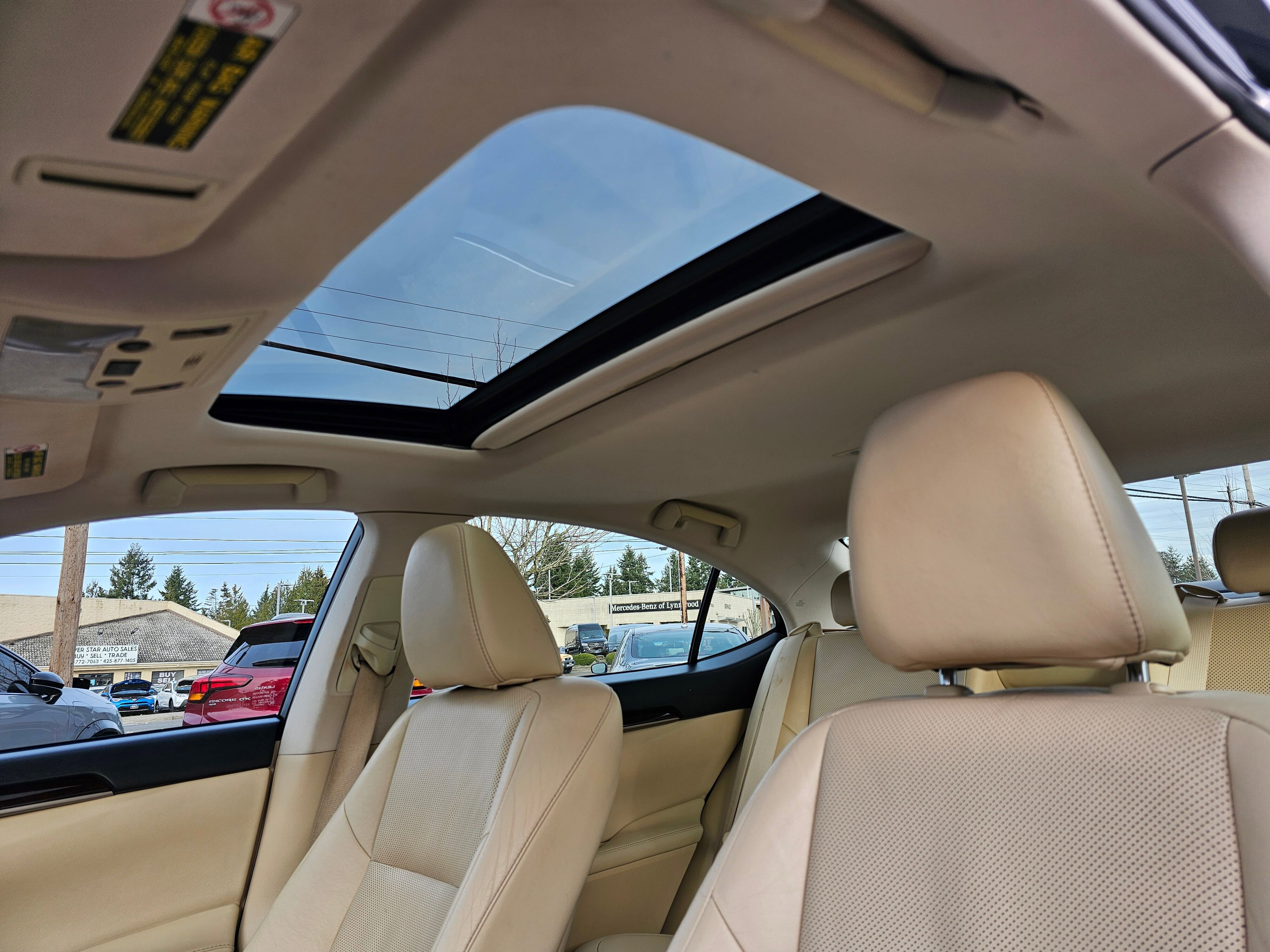 Used 2013 Lexus ES 350 4dr Sdn image 23