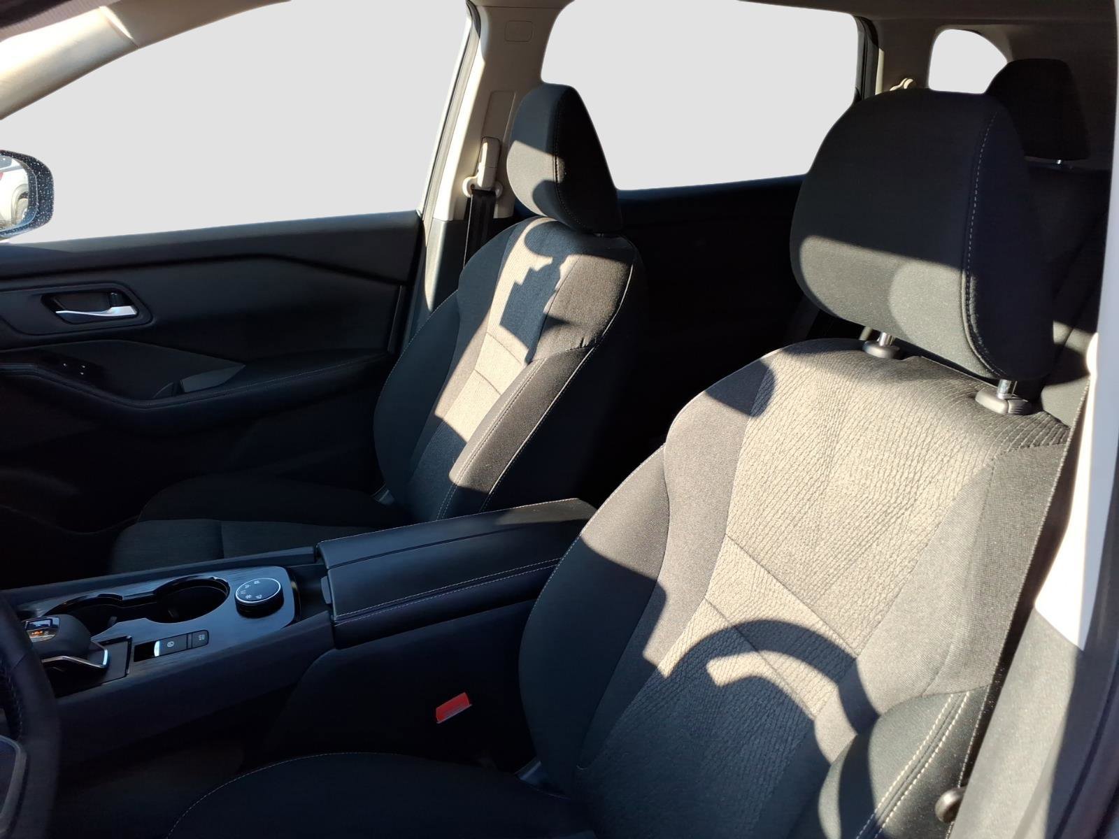 Certified 2025 Nissan Rogue SV image 8