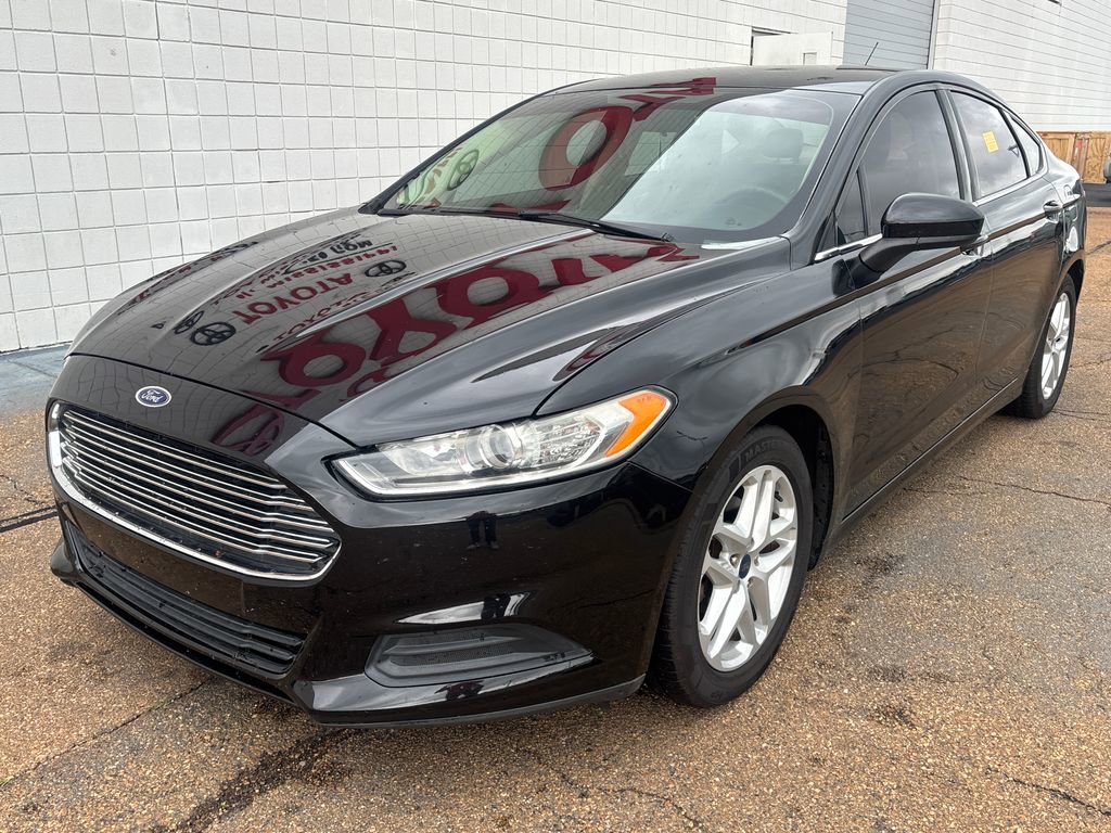 Used 2015 Ford Fusion SE FWD image 1