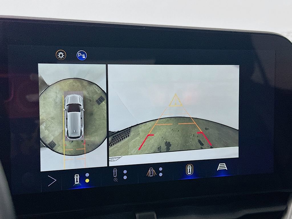 Used 2025 Chevrolet Equinox LT image 10