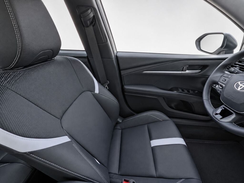 Certified 2026 Toyota Camry SE FWD image 10