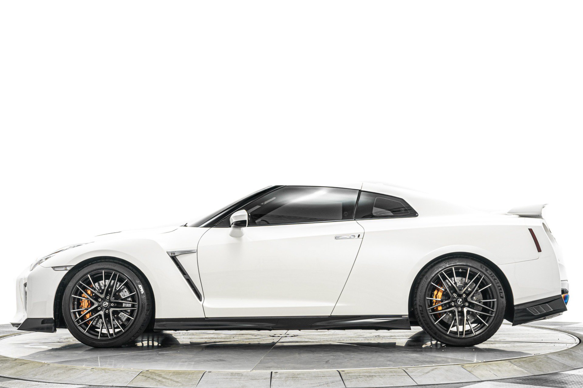 Used 2021 Nissan GT-R Premium AWD/4WD image 6
