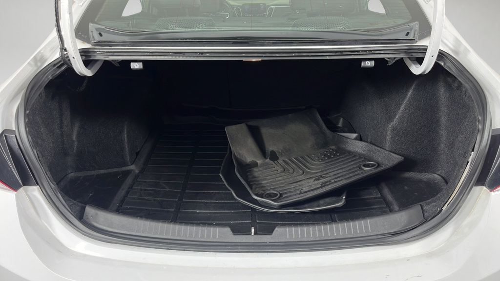 Used 2022 Chevrolet Malibu LT FWD image 39
