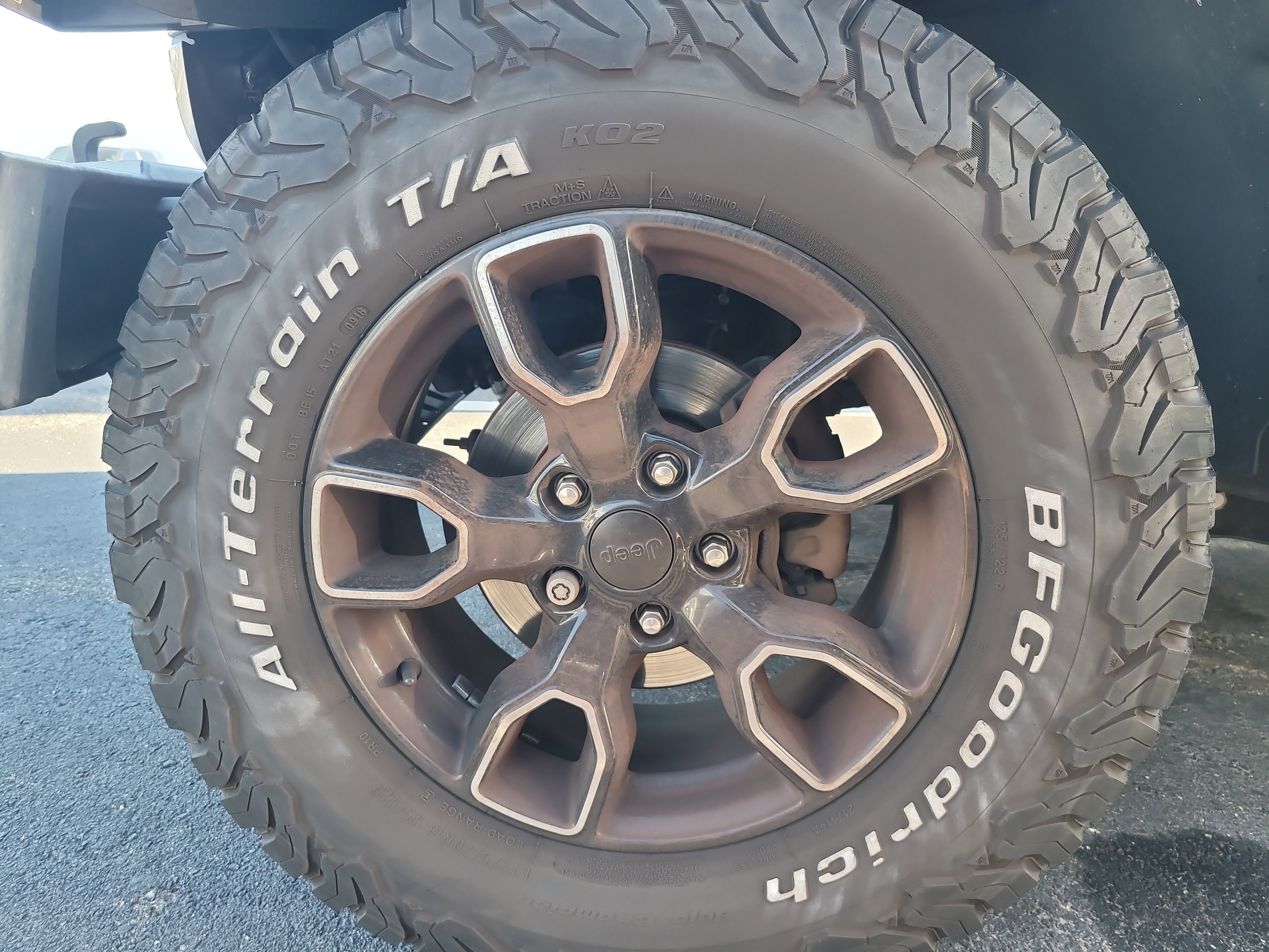 Used 2017 Jeep Wrangler Unlimited Sahara image 7