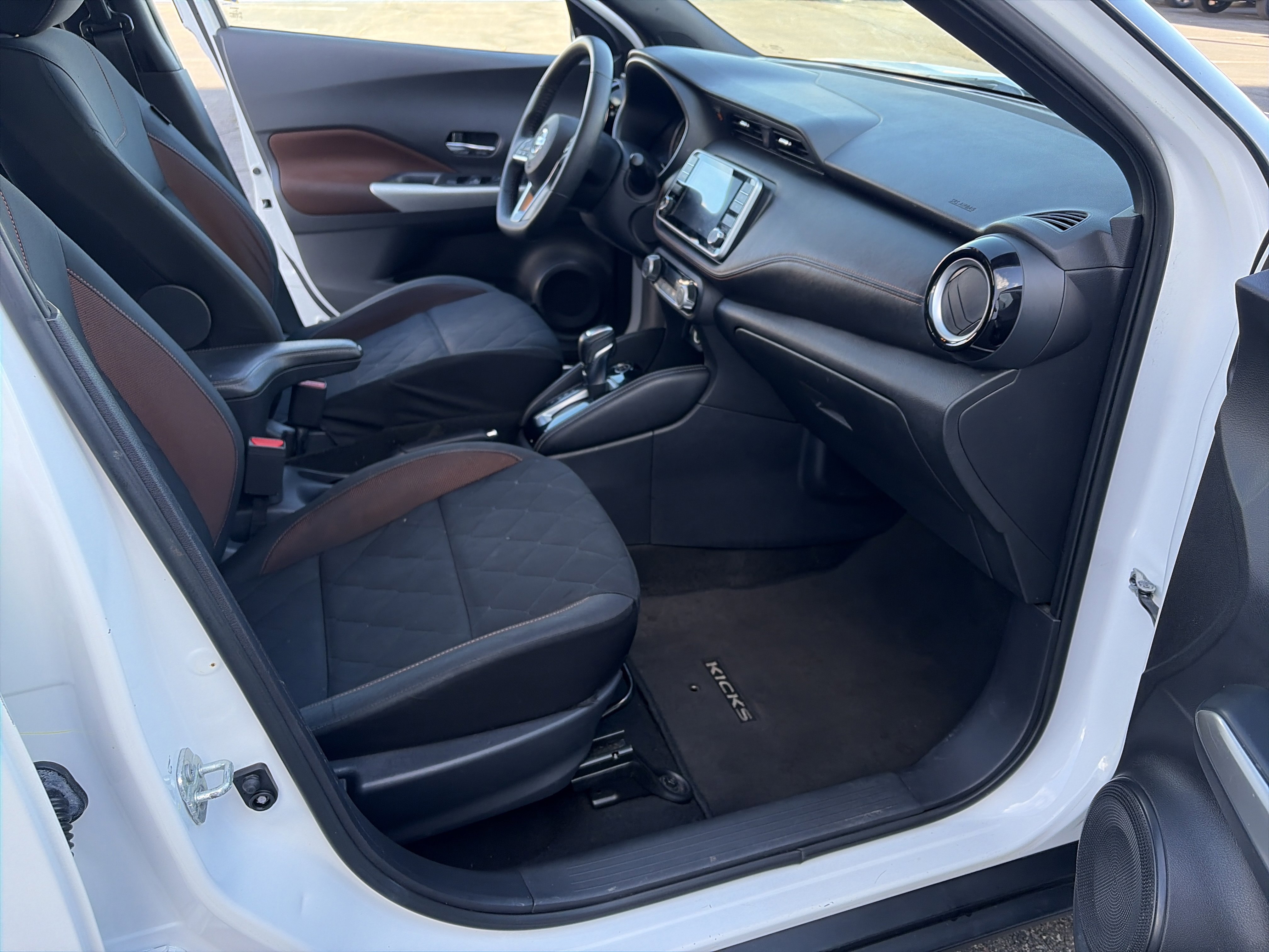 Used 2020 Nissan Kicks SR image 25