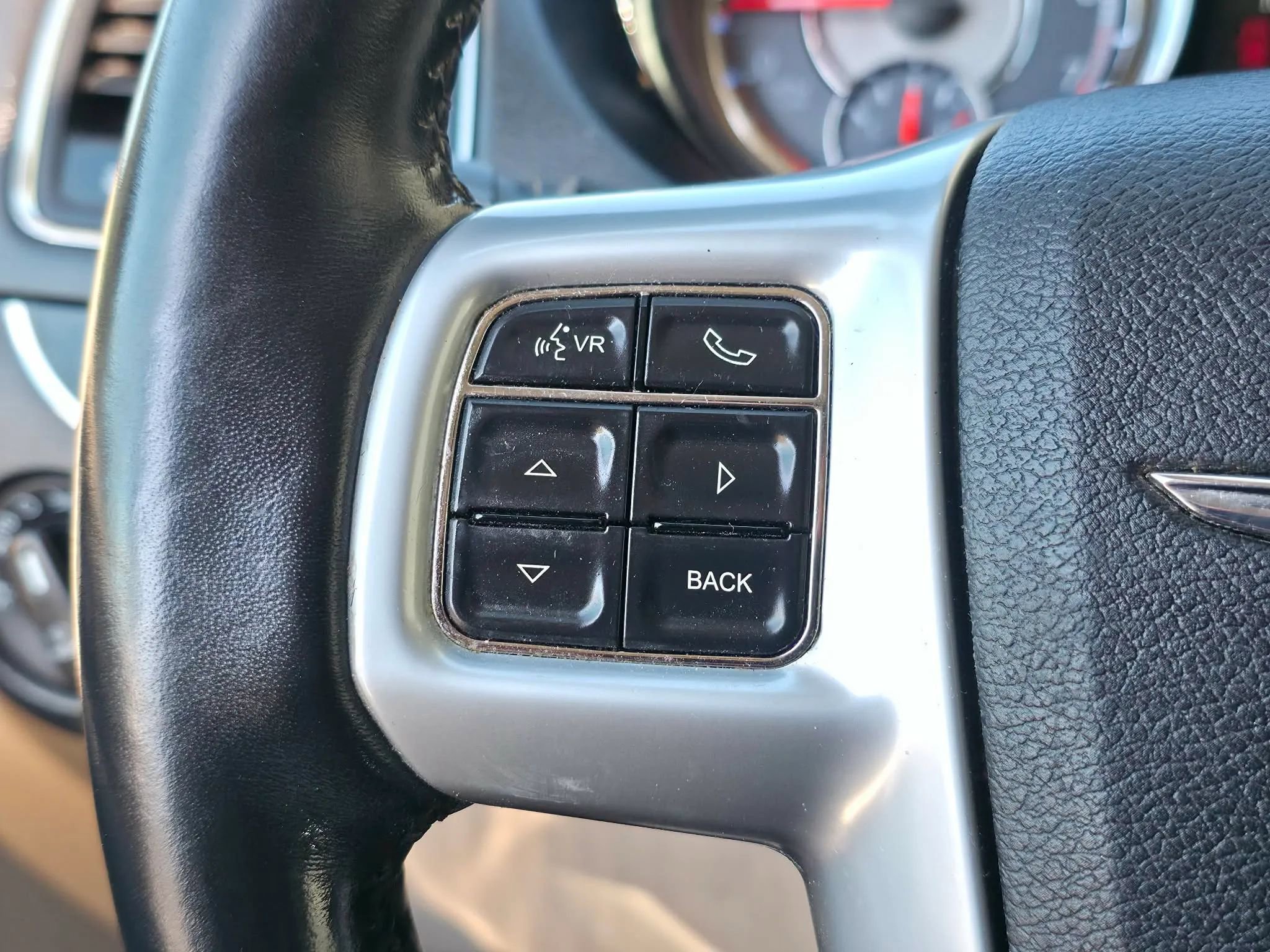 Used 2014 Chrysler Town & Country Touring-L w/ Driver Convenience Group FWD image 19