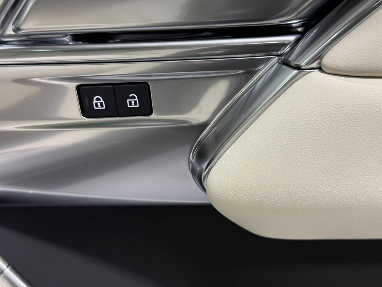 New 2025 Land Rover Range Rover SE image 21