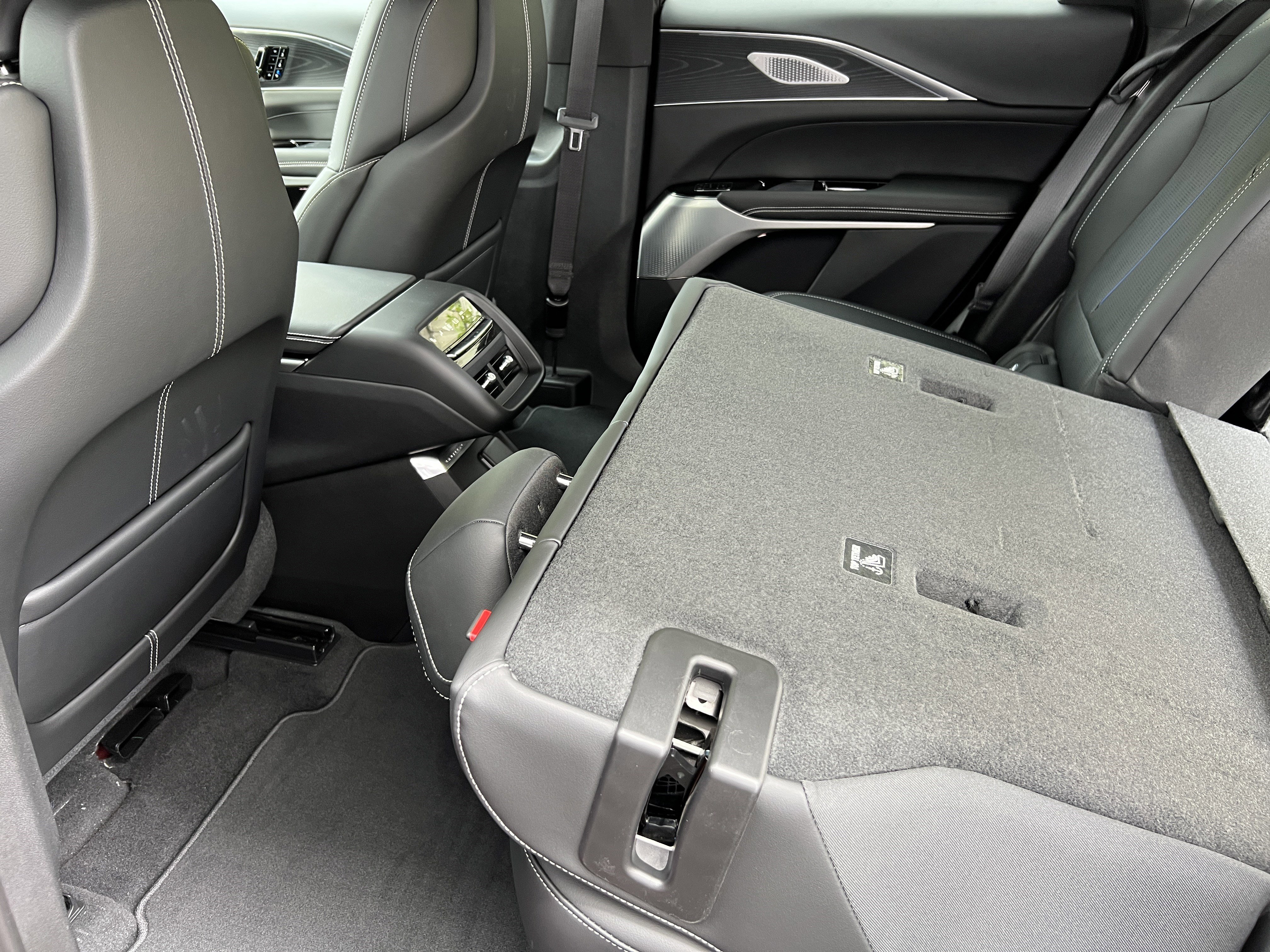 New 2025 Cadillac Lyriq Luxury image 19