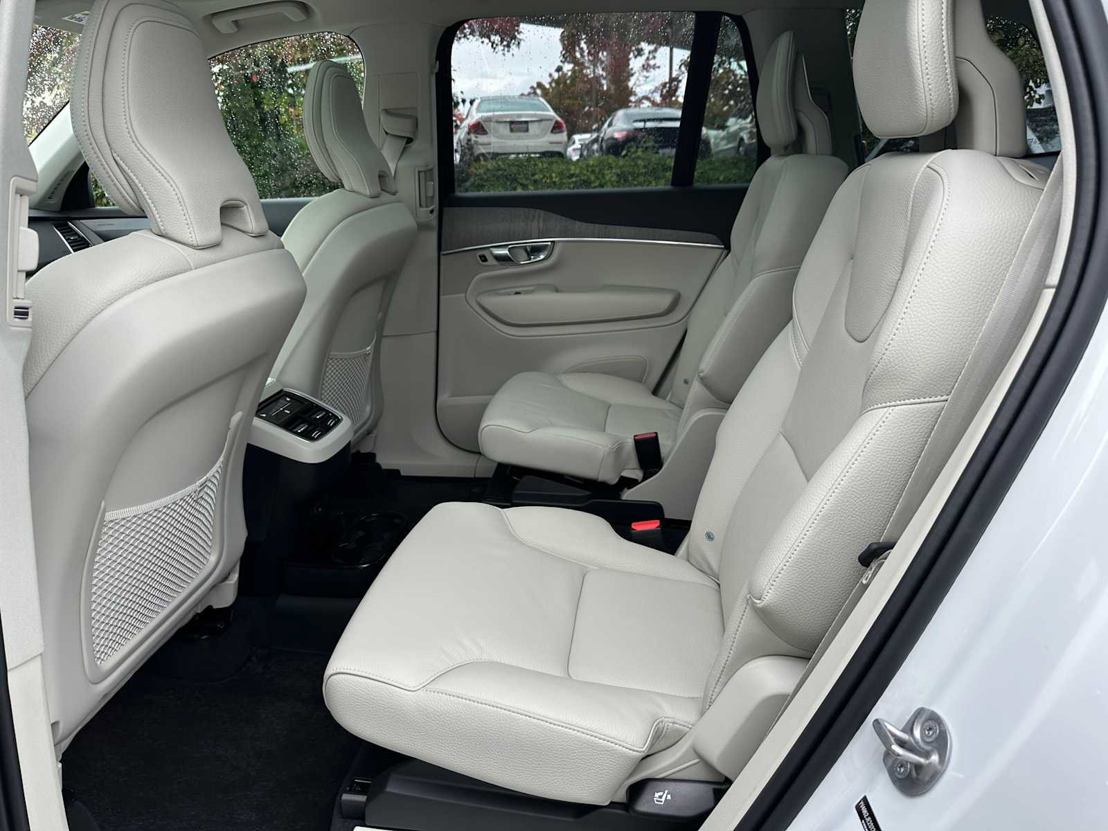 Used 2025 Volvo XC90 B6 Plus w/ Protection Package Premier image 15