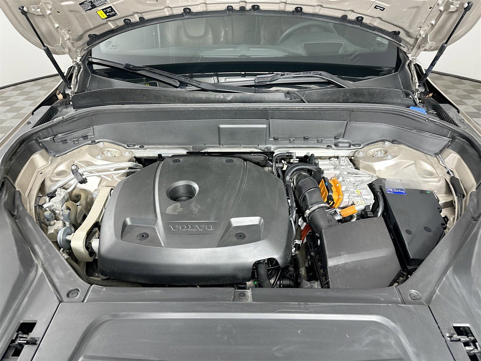 Used 2024 Volvo XC90 T8 Ultimate w/ Lounge Package image 33