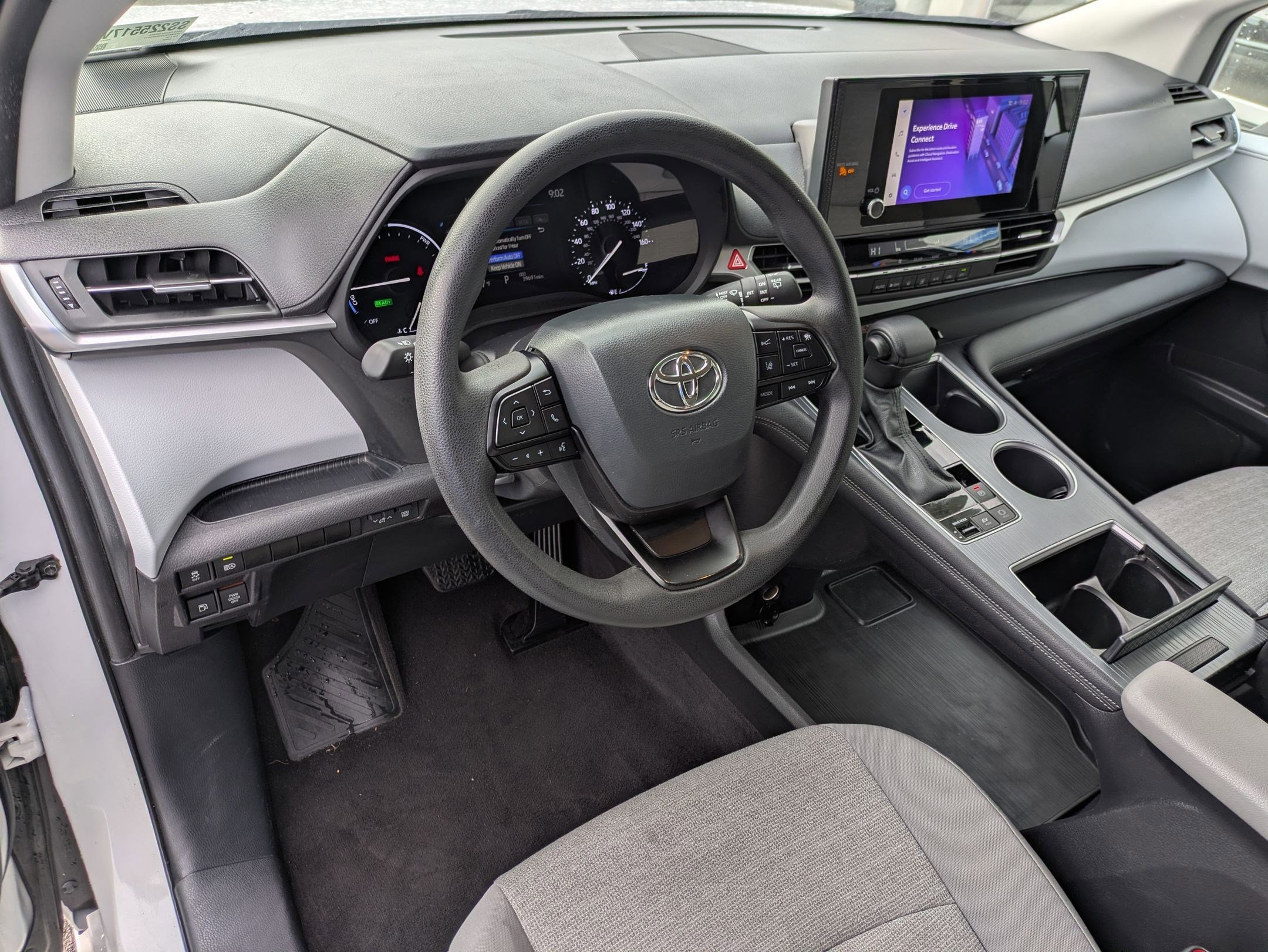 Used 2025 Toyota Sienna LE image 17