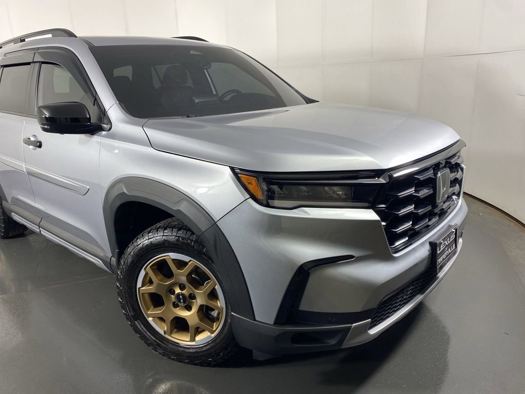 Used 2024 Honda Pilot TrailSport image 2