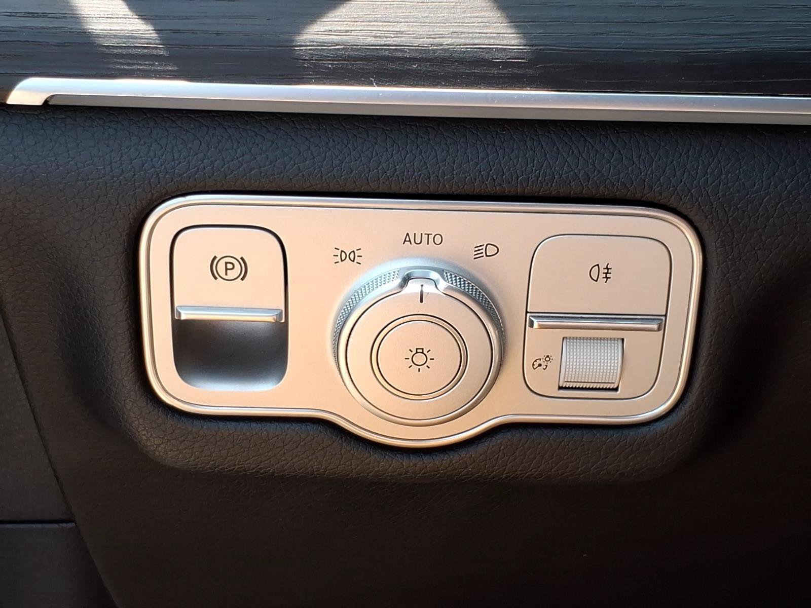 Used 2025 Mercedes-Benz GLS 580 4MATIC image 17