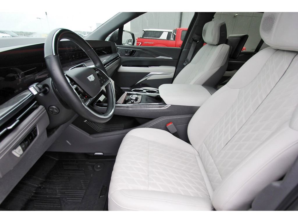 Used 2025 Cadillac Escalade IQ Sport 1 w/ Smart Trailering package image 6