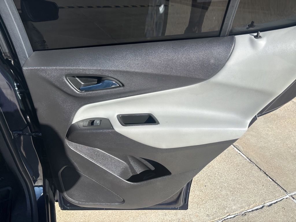 Used 2020 Chevrolet Equinox LS w/ LS Convenience Package image 40