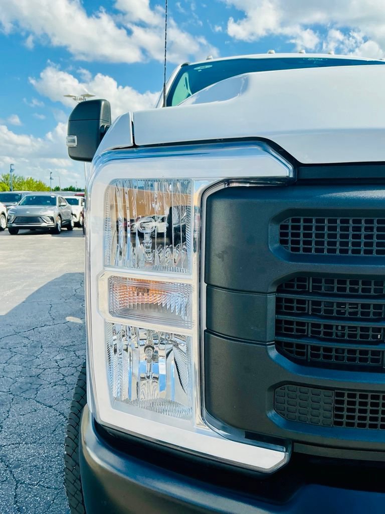 Used 2025 Ford F350 XL w/ XL Driver Assist Package AWD/4WD image 4