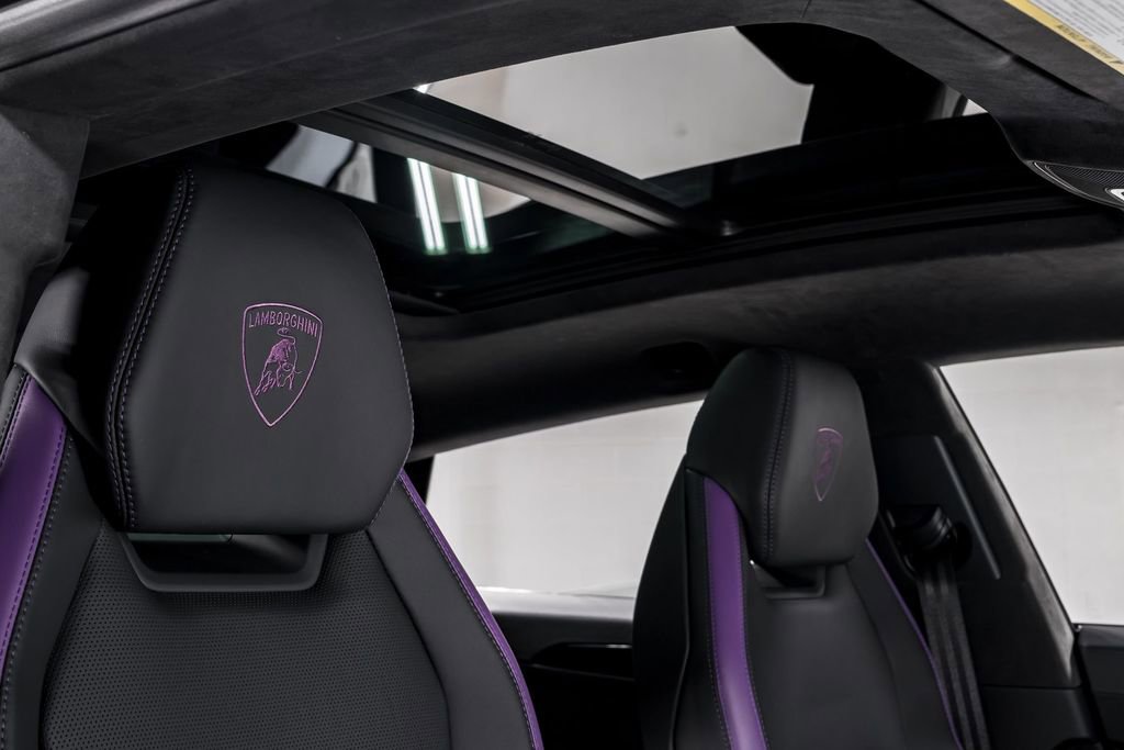 Used 2025 Lamborghini Urus SE image 43