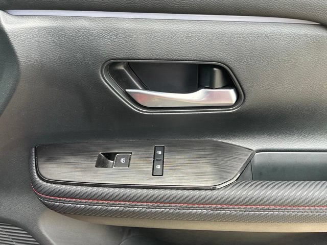 Used 2025 Nissan Kicks SR FWD image 13