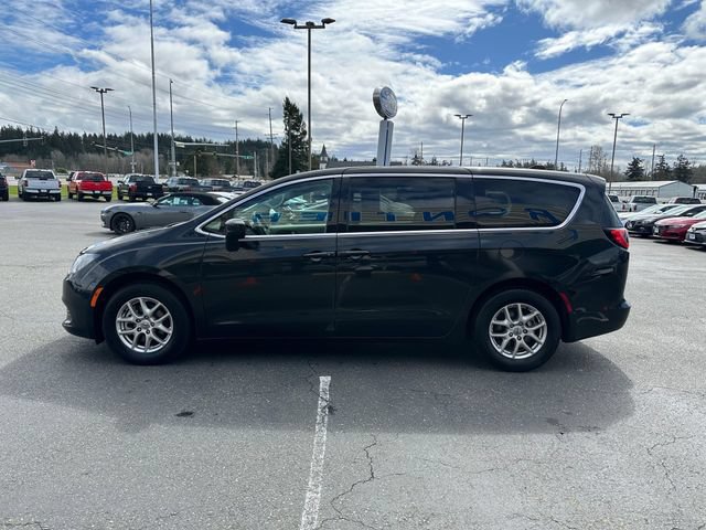Used 2022 Chrysler Voyager LX FWD image 5