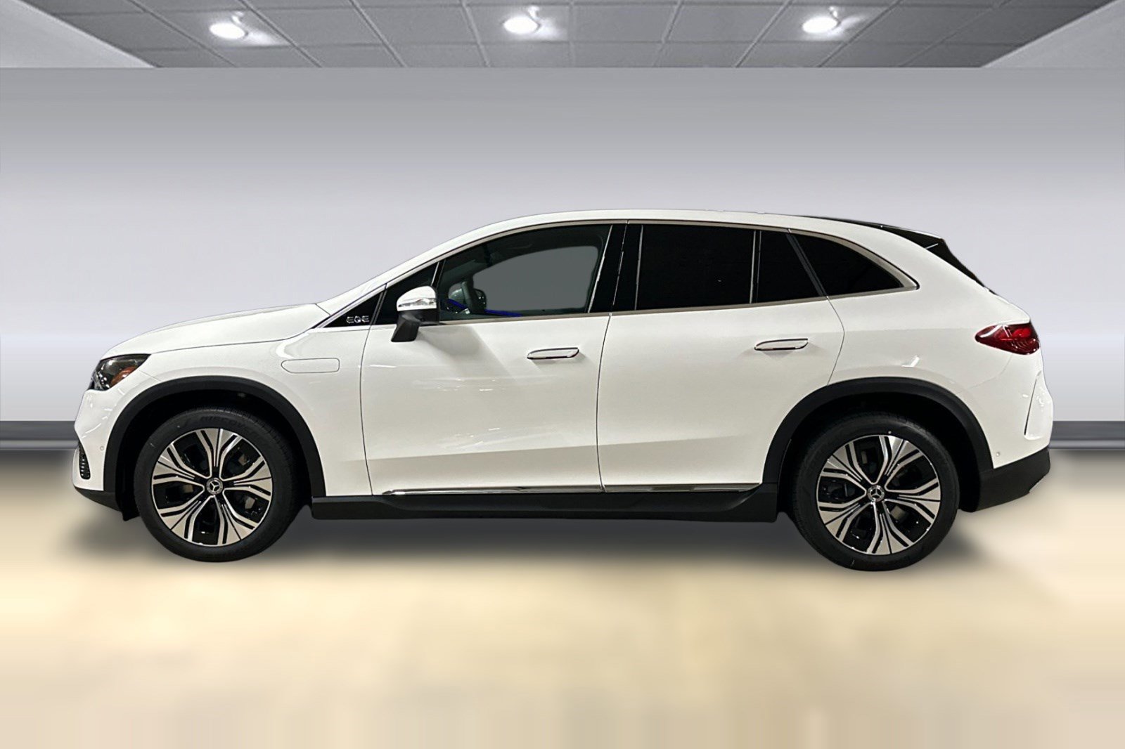 Used 2026 Mercedes-Benz EQE 320 4MATIC SUV image 2