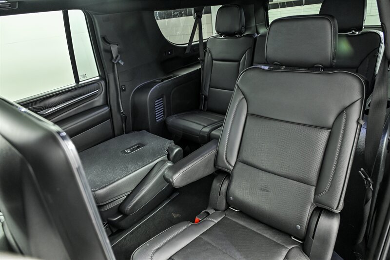 Used 2021 GMC Yukon XL Denali w/ Denali Premium Package AWD/4WD image 18