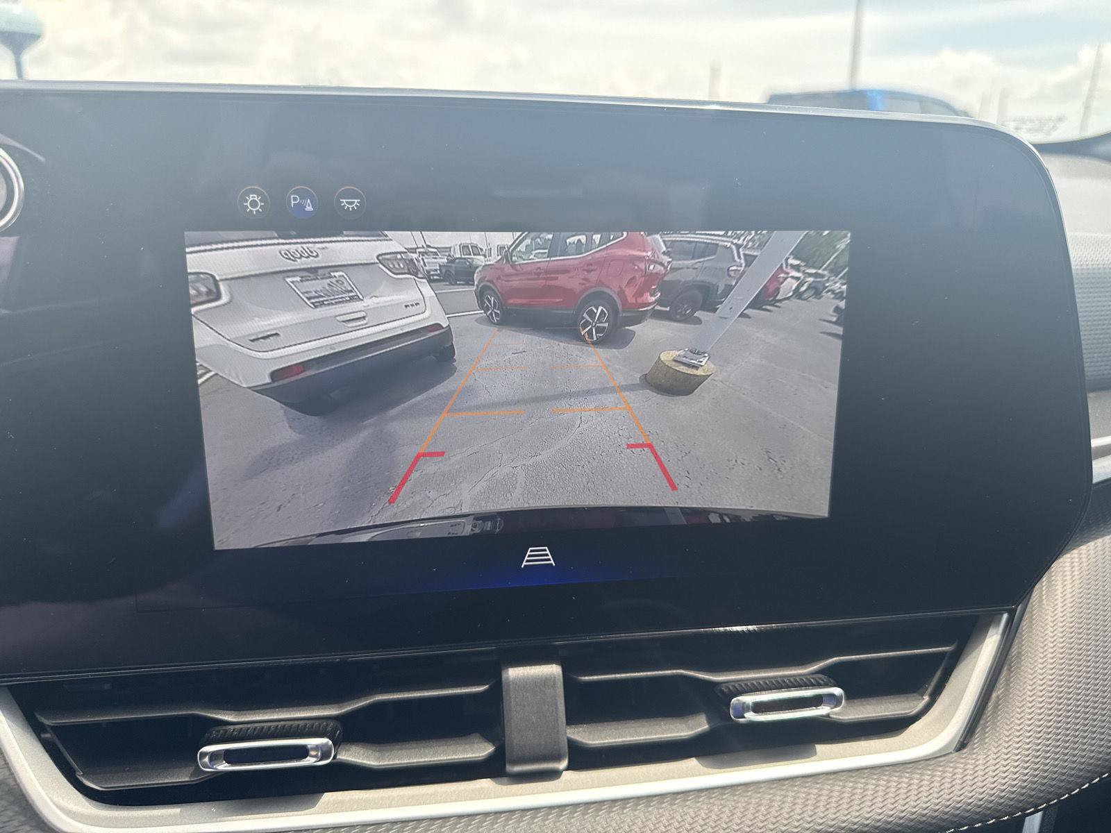 Used 2025 Chevrolet Equinox LT FWD image 23
