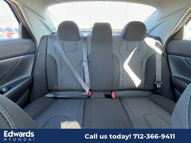New 2025 Hyundai Elantra SE image 32