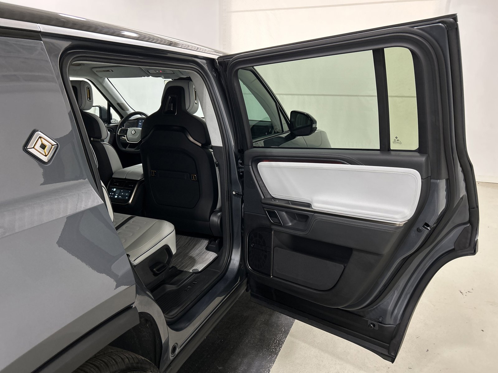 Used 2024 Rivian R1S Adventure image 19