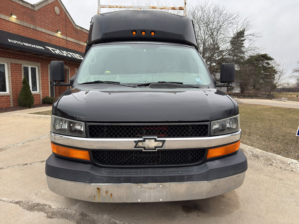 Used 2004 Chevrolet Express 3500 image 2