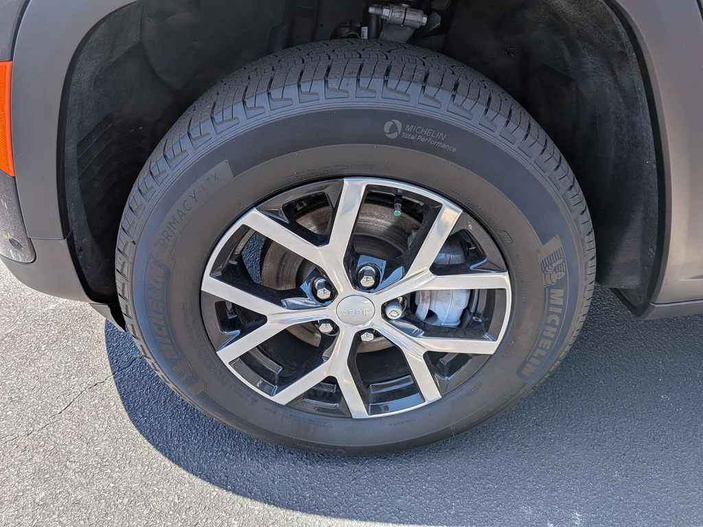 Certified 2024 Jeep Grand Cherokee Limited w/ Luxury Tech Group II AWD/4WD image 9
