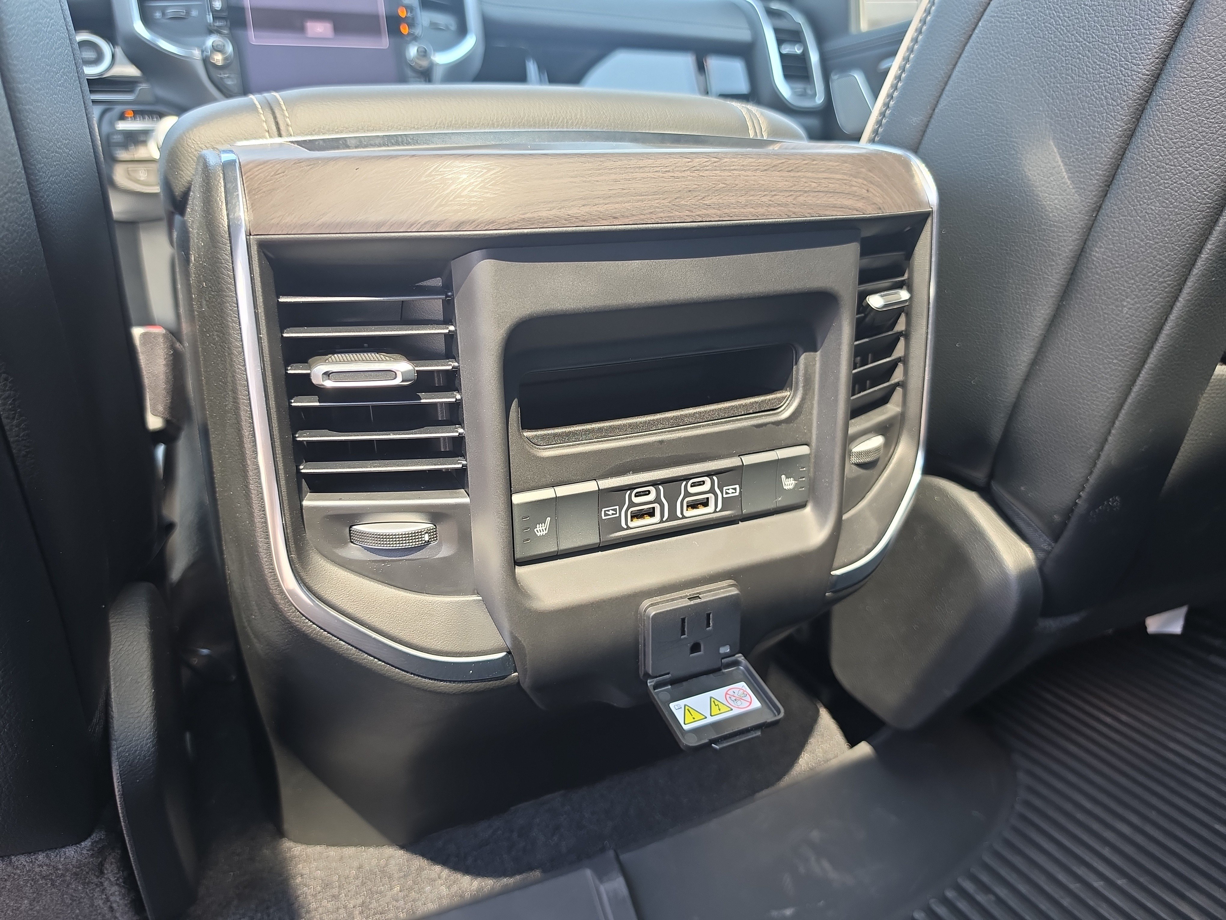 Used 2026 RAM 1500 Laramie AWD/4WD image 16