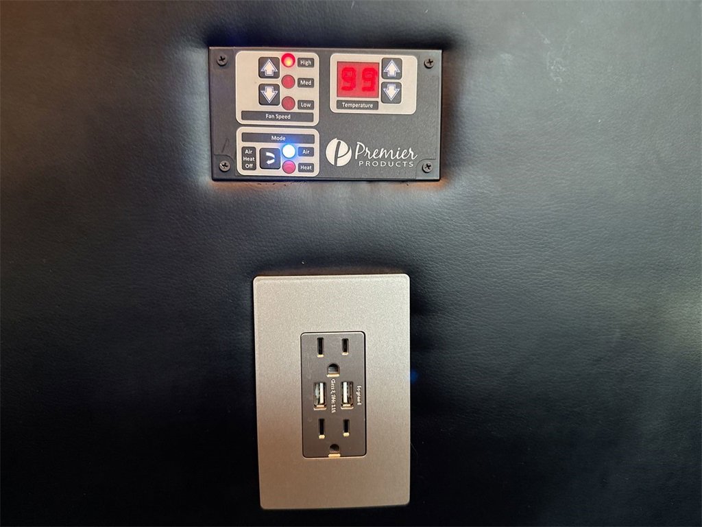 Used 2016 Mercedes-Benz Sprinter 3500 image 35