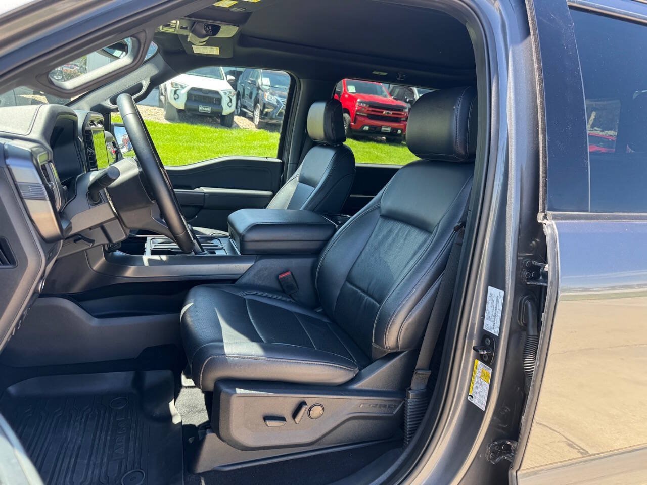 Used 2025 Ford F150 Lariat AWD/4WD image 9