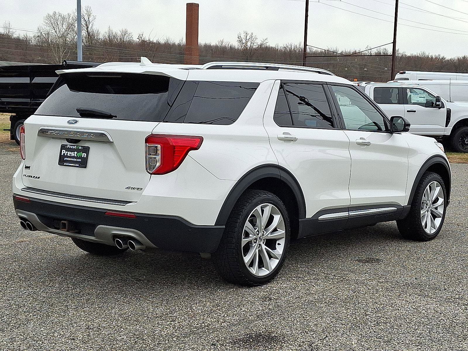 Used 2023 Ford Explorer Platinum w/ Technology Package image 4