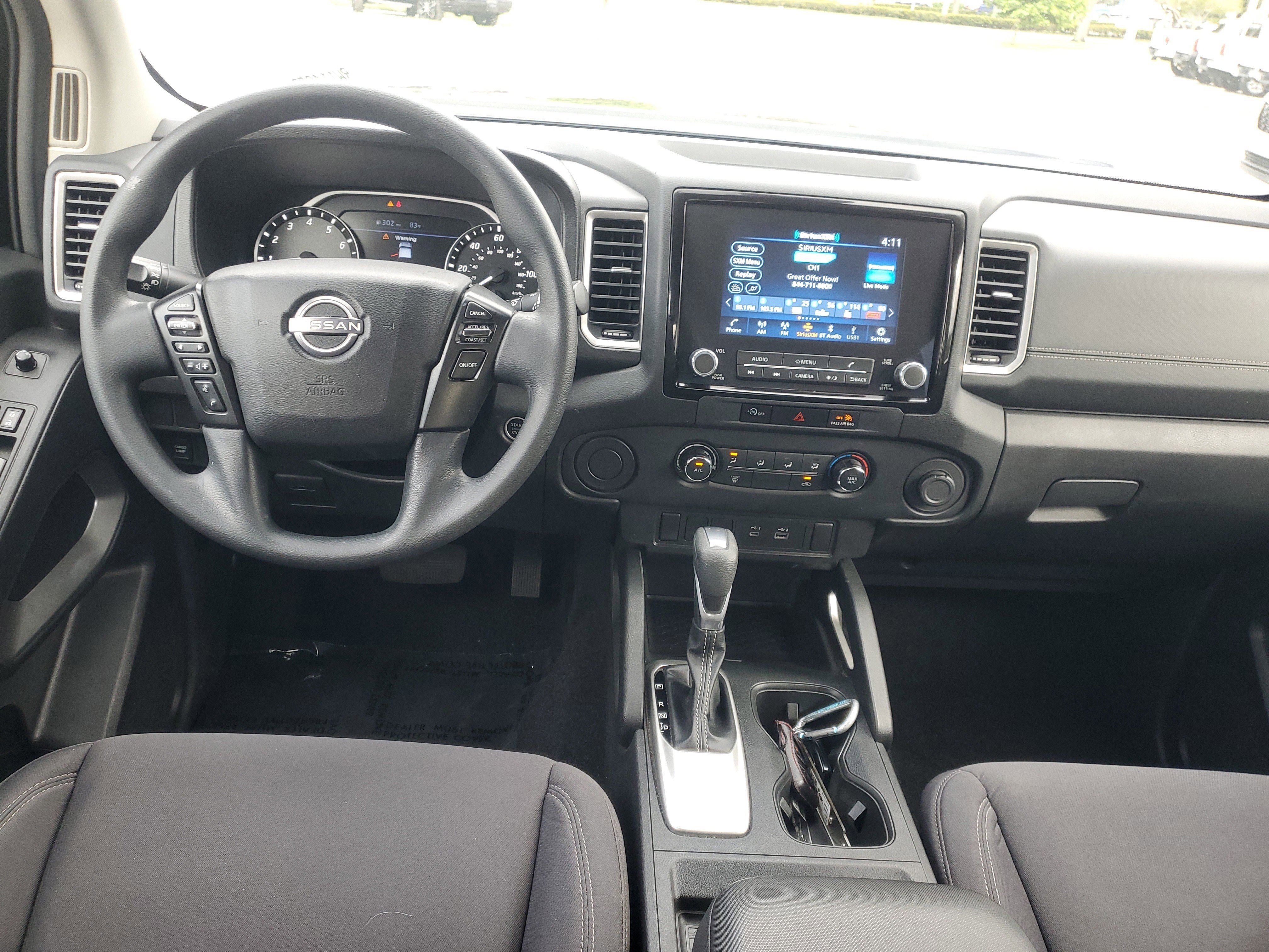 Used 2024 Nissan Frontier SV image 9