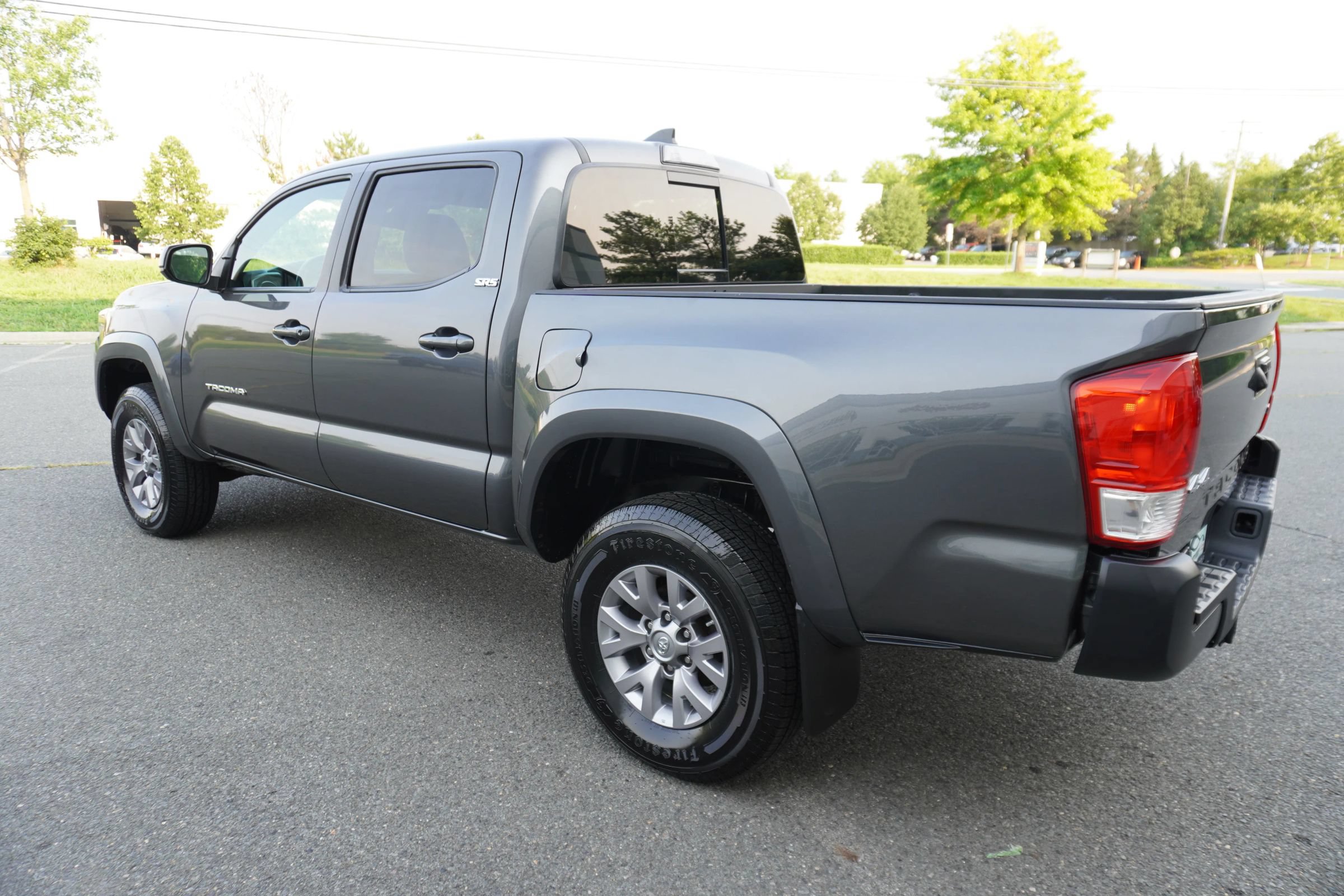 Used 2018 Toyota Tacoma SR5 AWD/4WD image 5